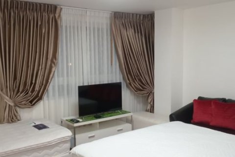 Condo in Bangkok, Thailand, 2 bedrooms  № 157737 - photo 10