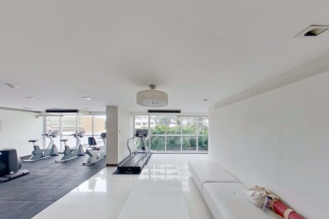 Condo in Bangkok, Thailand, 2 bedrooms  № 157737 - photo 17