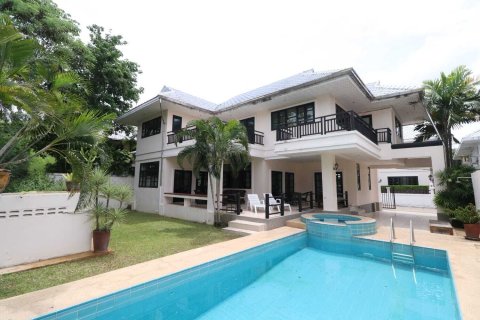 Villa in Hua Hin, Thailand 4 bedrooms № 154758 - photo 1
