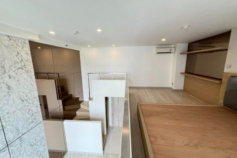 Studio in the Condo in Sathon, Bangkok, Thailand № 157129 - photo 6