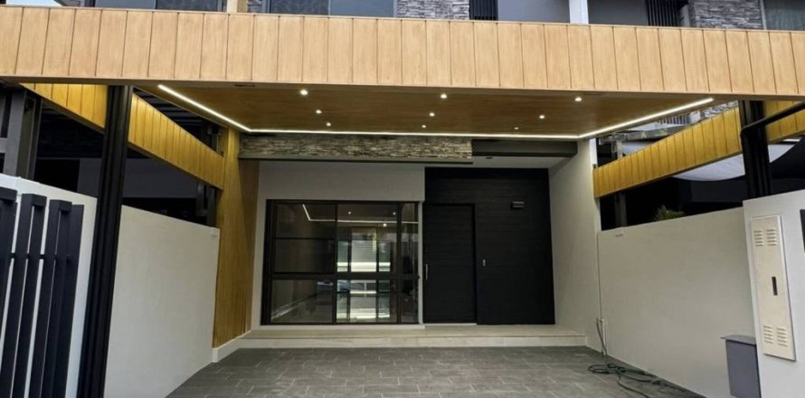 Townhouse à Lat Phrao, Bangkok, Thaïlande 3 chambres № 153950