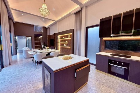 Villa in Bang Lamung, Thailand 4 bedrooms № 153949 - photo 4