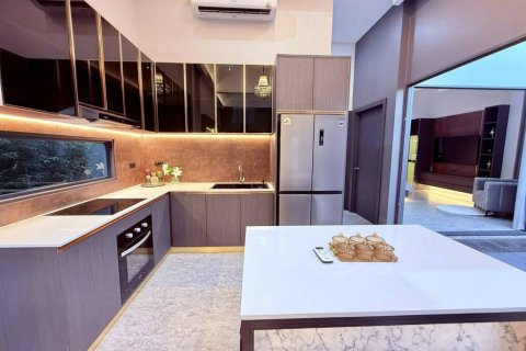 Villa in Bang Lamung, Thailand 4 bedrooms № 153949 - photo 5