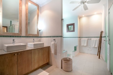 Villa in Phuket, Thailand 5 bedrooms № 153441 - photo 15