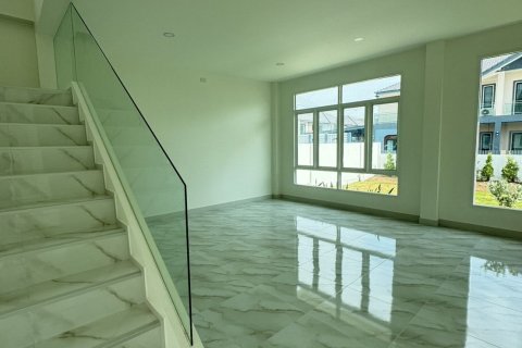 Maison à San Sai, Thaïlande 5 chambres № 153446 - photo 4