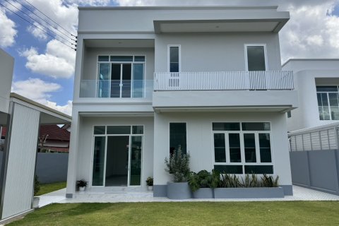Maison à San Sai, Thaïlande 5 chambres № 153446 - photo 2