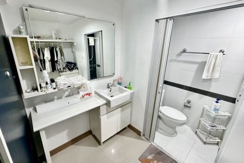 Studio dans le Condo à Din Daeng, Bangkok, Thaïlande № 161906 - photo 11