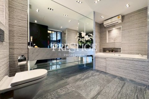 Condo in Pattaya, Thailand, 2 bedrooms № 197686 - photo 16