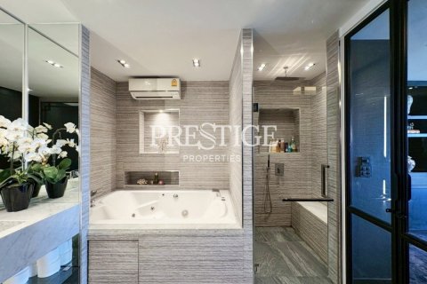 Condo in Pattaya, Thailand, 2 bedrooms № 197686 - photo 17