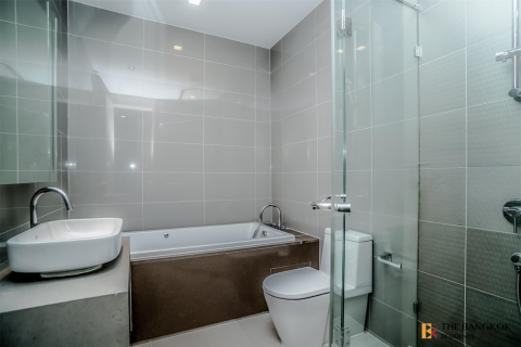 Condo in Bangkok, Thailand, 3 bedrooms № 185807 - photo 2
