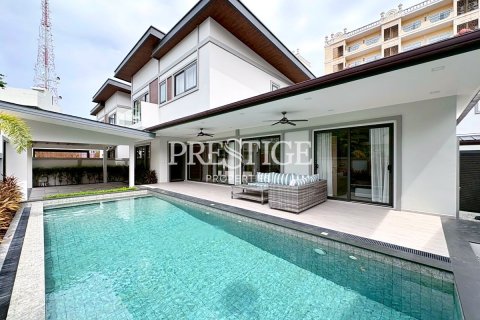 House in Pattaya, Thailand 4 bedrooms № 197510