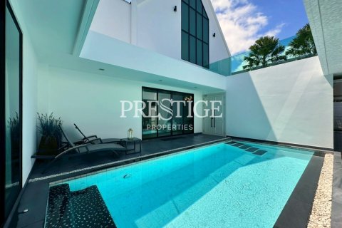 House in Pattaya, Thailand 3 bedrooms № 197514