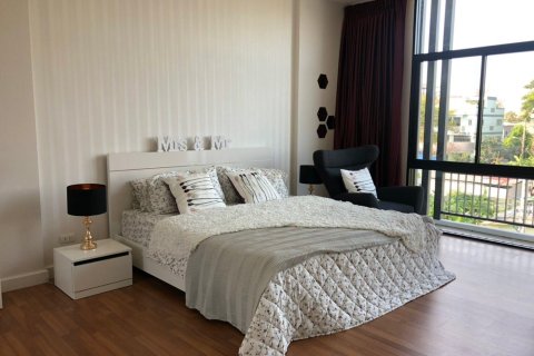 Townhouse in Wang Thonglang, Bangkok, Thailand 3 bedrooms № 160702 - photo 1