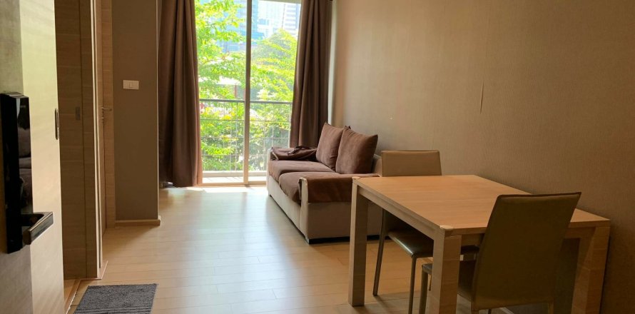 Studio in the Condo in Bang Rak, Bangkok, Thailand  № 158578