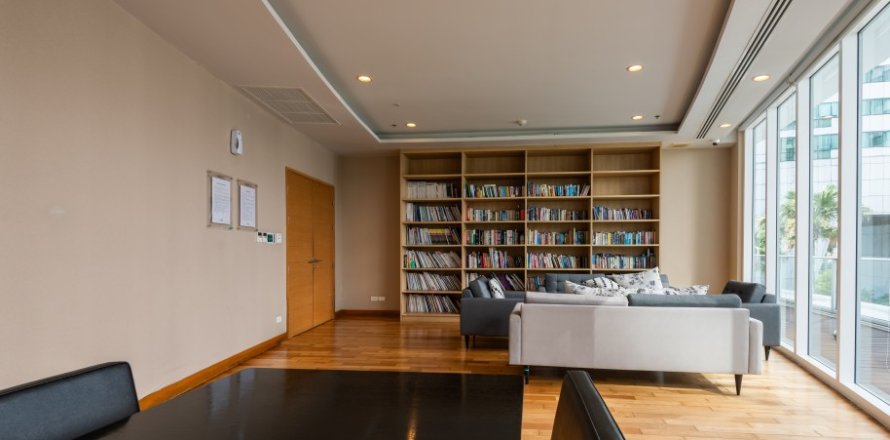 Commercial property in Bangkok, Thailand 67 sq.m. № 118689