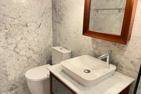 Condo in Watthana, Bangkok, Thailand, 2 bedrooms  № 161278 - photo 12