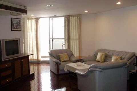 Condo in Watthana, Bangkok, Thailand, 2 bedrooms  № 161276 - photo 5