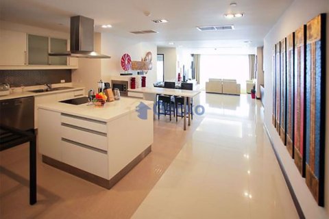 Condo in Pattaya, Thailand, 3 bedrooms № 197328 - photo 11