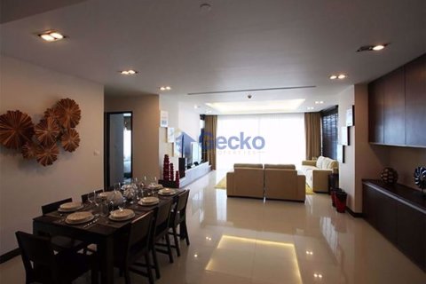 Condo in Pattaya, Thailand, 3 bedrooms № 197328 - photo 8