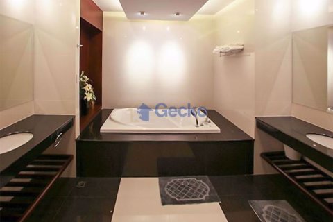 Condo in Pattaya, Thailand, 3 bedrooms № 197328 - photo 7