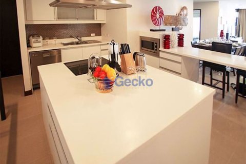 Condo in Pattaya, Thailand, 3 bedrooms № 197328 - photo 12