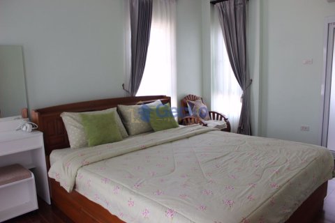 House in Pattaya, Thailand 6 bedrooms № 197323 - photo 5