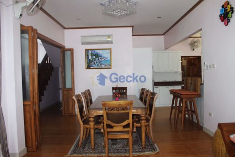 House in Pattaya, Thailand 6 bedrooms № 197323 - photo 3