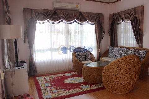 House in Pattaya, Thailand 6 bedrooms № 197323 - photo 7