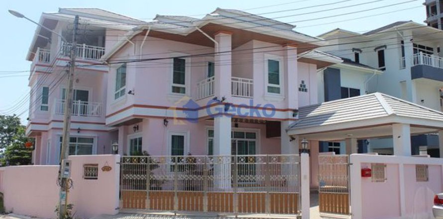 House in Pattaya, Thailand 6 bedrooms № 197323