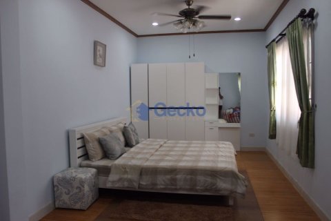 House in Pattaya, Thailand 6 bedrooms № 197323 - photo 6
