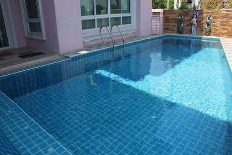 House in Pattaya, Thailand 6 bedrooms № 197323 - photo 9
