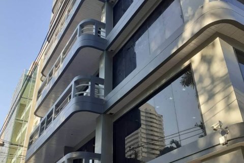 Condo in Bangkok, Thailand, 2 bedrooms  № 161474 - photo 2