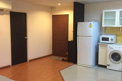 Condo in Bangkok, Thailand, 2 bedrooms  № 161474 - photo 3