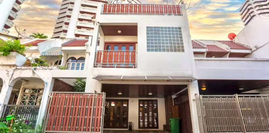 Townhouse à Bangkok, Thaïlande 4 chambres № 161472