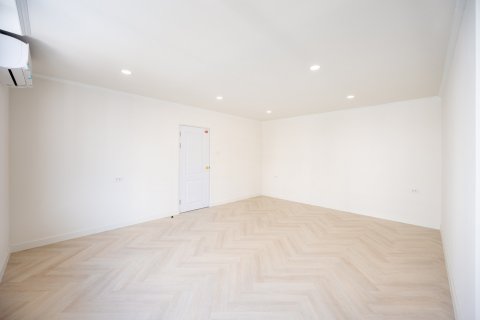 Condo in Bangkok, Thailand, 3 bedrooms  № 161468 - photo 12