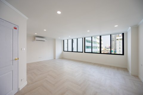 Condo in Bangkok, Thailand, 3 bedrooms  № 161468 - photo 13