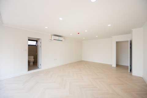 Condo in Bangkok, Thailand, 3 bedrooms  № 161468 - photo 14