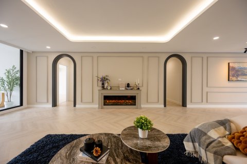 Condo in Bangkok, Thailand, 3 bedrooms  № 161468 - photo 4