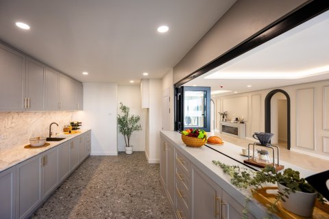 Condo in Bangkok, Thailand, 3 bedrooms  № 161468 - photo 9