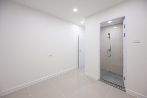 Condo in Bangkok, Thailand, 3 bedrooms  № 161468 - photo 19