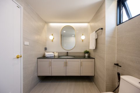 Condo in Bangkok, Thailand, 3 bedrooms  № 161468 - photo 18