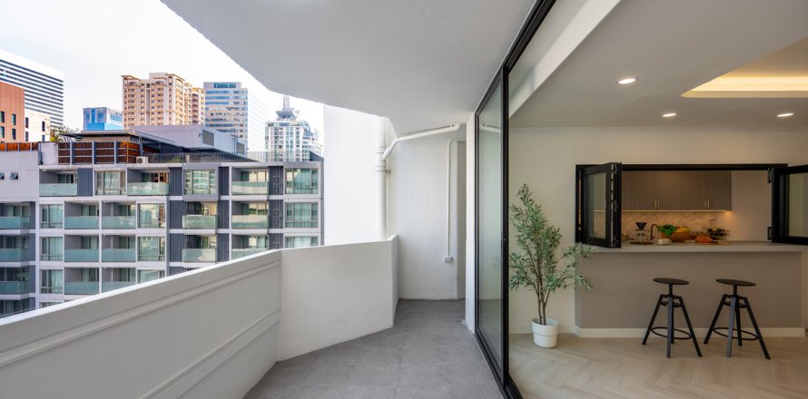 Condo in Bangkok, Thailand, 3 bedrooms  № 161468