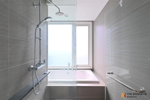 Condo in Bangkok, Thailand, 3 bedrooms № 185226 - photo 9