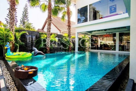 House in Pattaya, Thailand 8 bedrooms № 199876 - photo 30