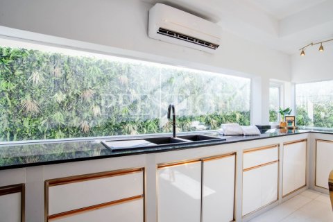 House in Pattaya, Thailand 8 bedrooms № 199876 - photo 9