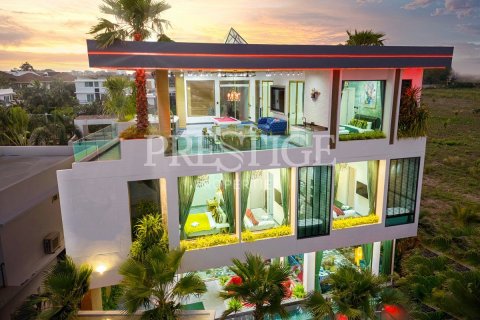 House in Pattaya, Thailand 10 bedrooms № 199875