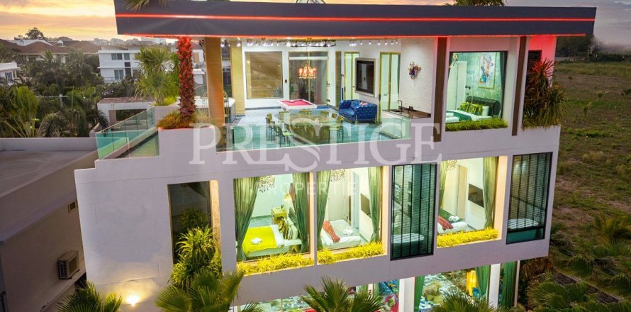 House in Pattaya, Thailand 10 bedrooms № 199875