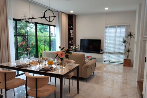 House in Chiang Mai, Thailand 4 bedrooms № 162761