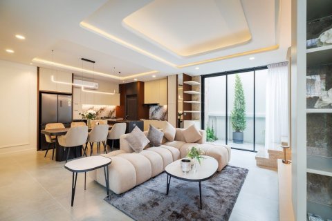 Villa in Chiang Mai, Thailand 5 bedrooms № 162759 - photo 2