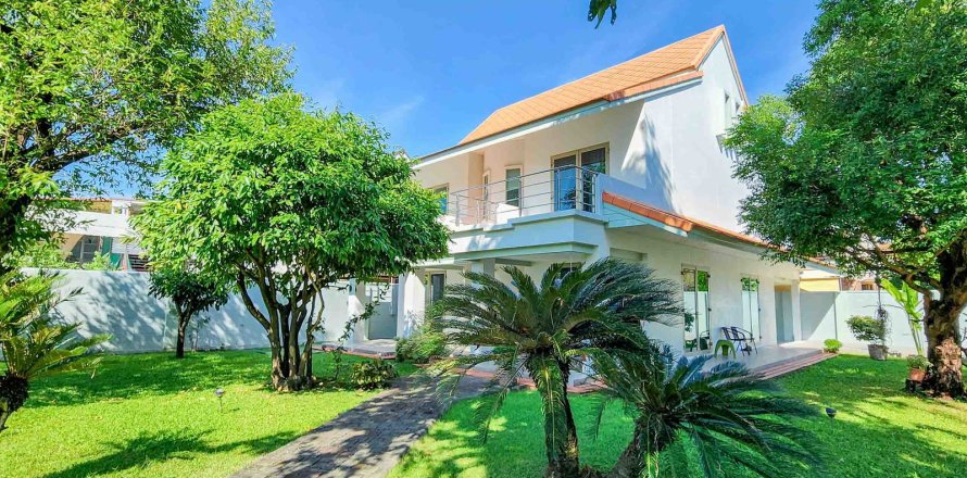 House in Chiang Mai, Thailand 4 bedrooms № 154549